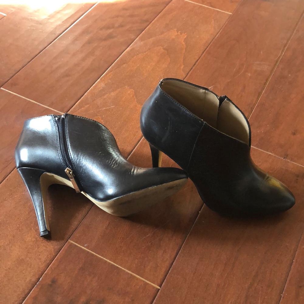 Banana Republic sz6 booties